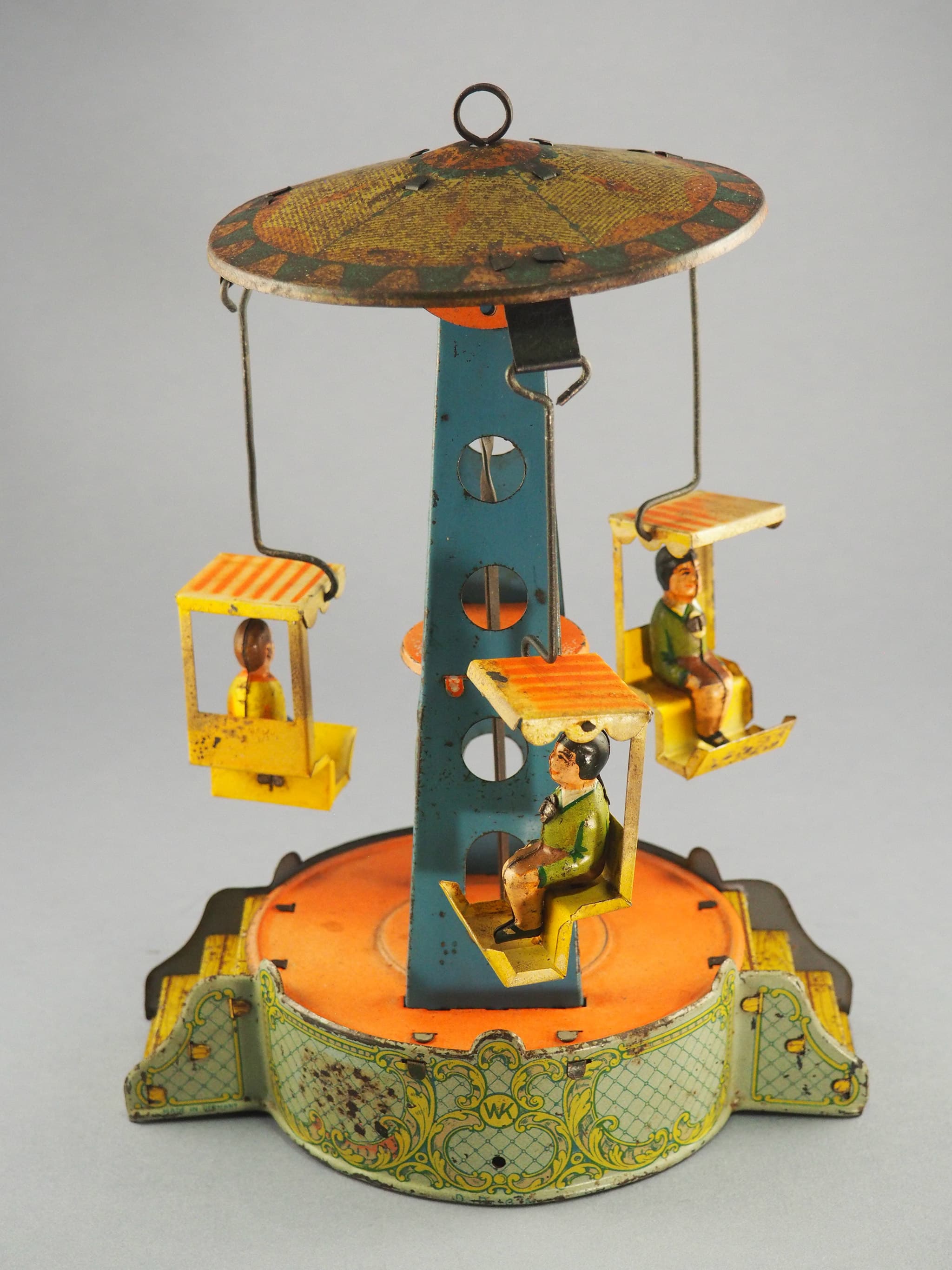 Carrousel with 3 chairs