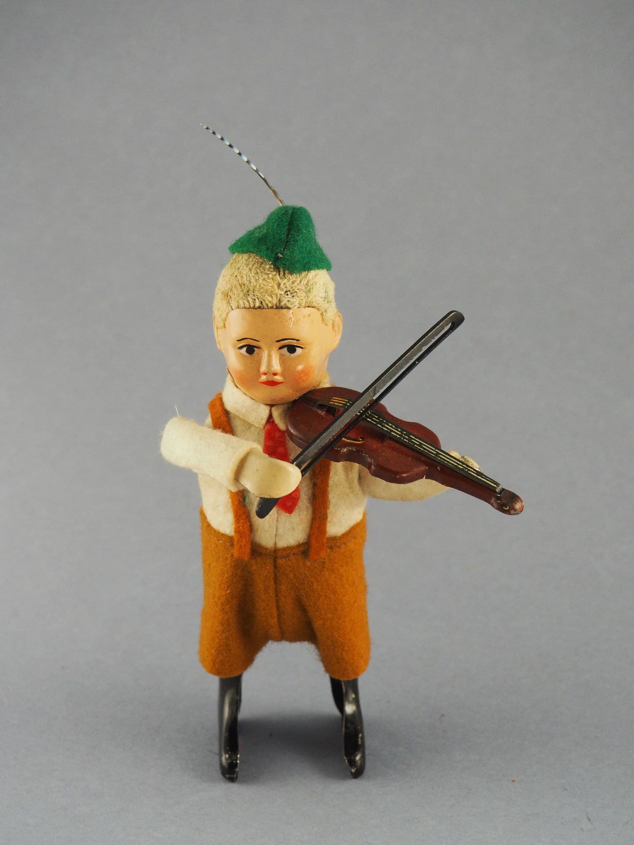 Seppl mit Violine und Violinbogen