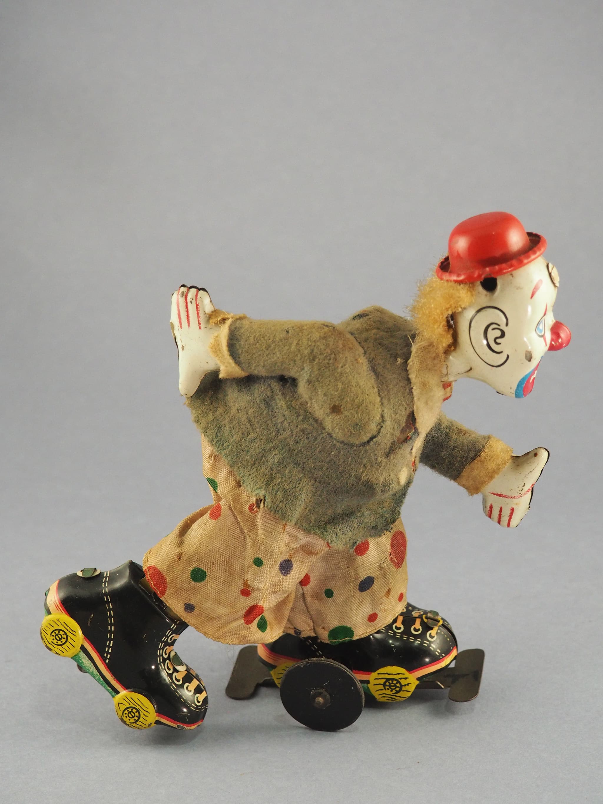 Clown on Roller Skate - White Face