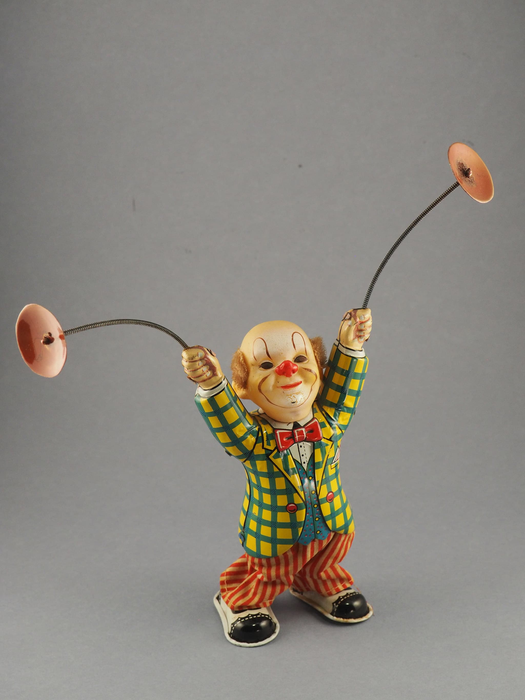 Clown Juggler with 2 plates