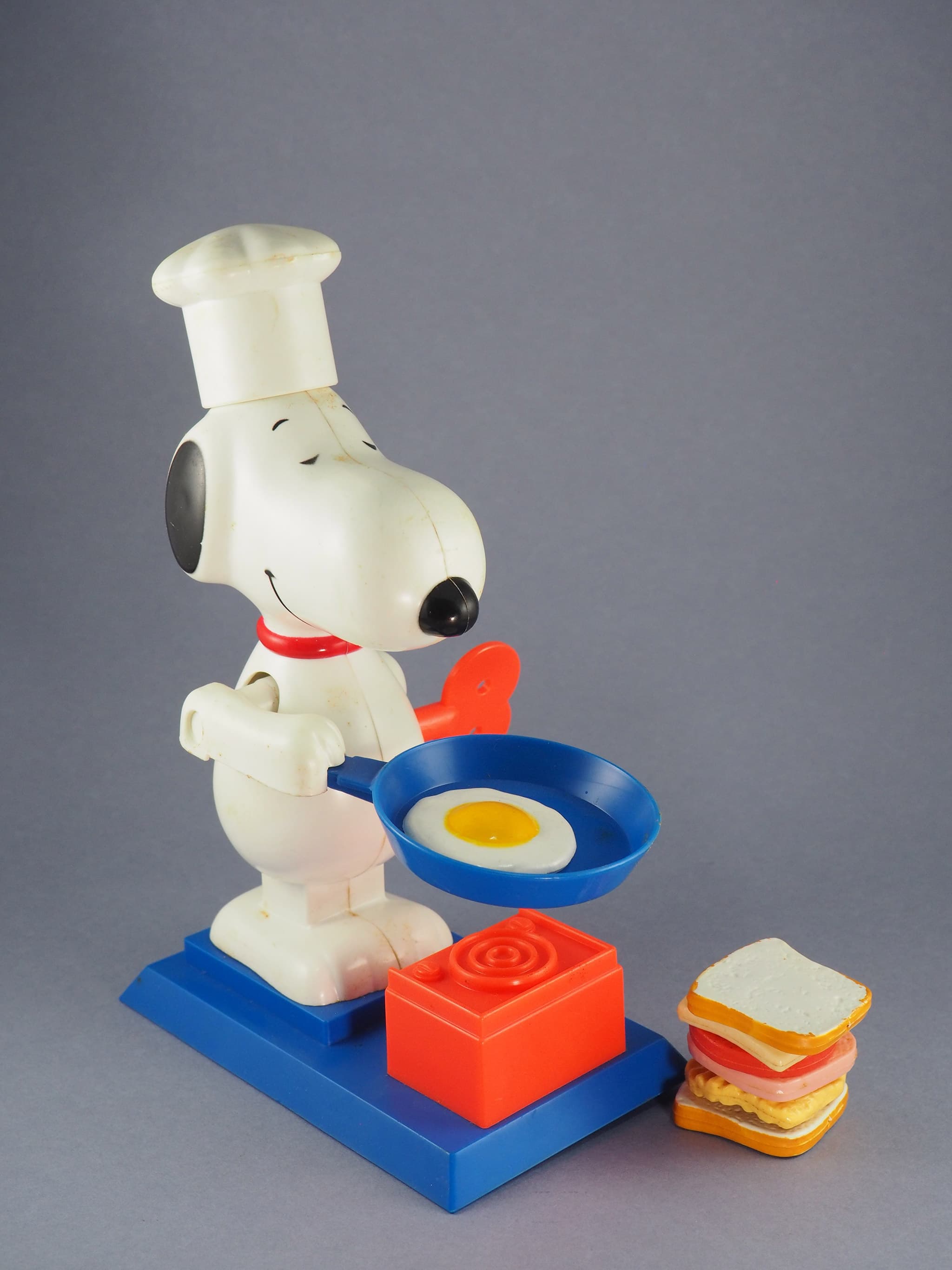 Snoopy Cook with Flipping Action