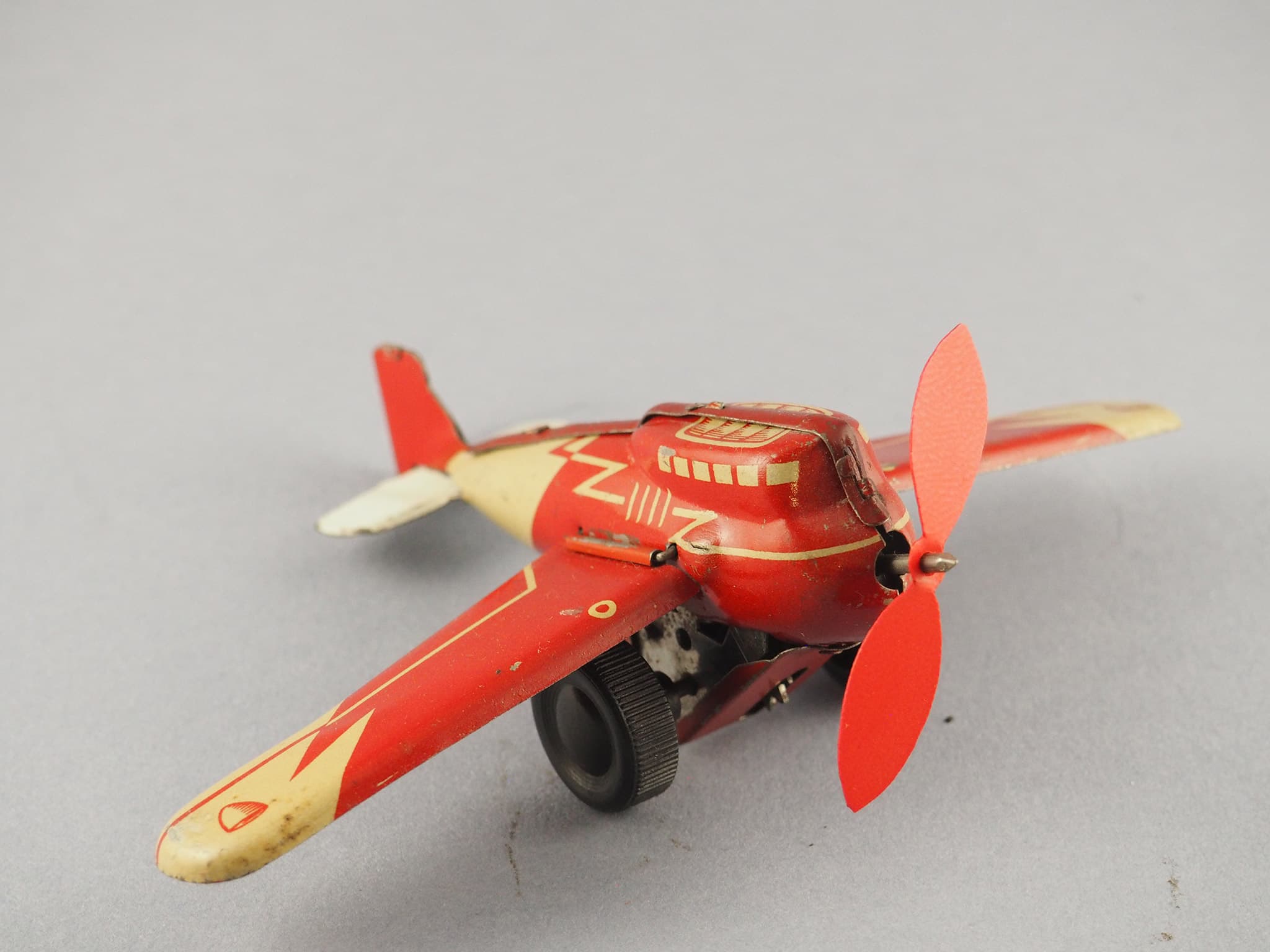 Airplane with folding wings