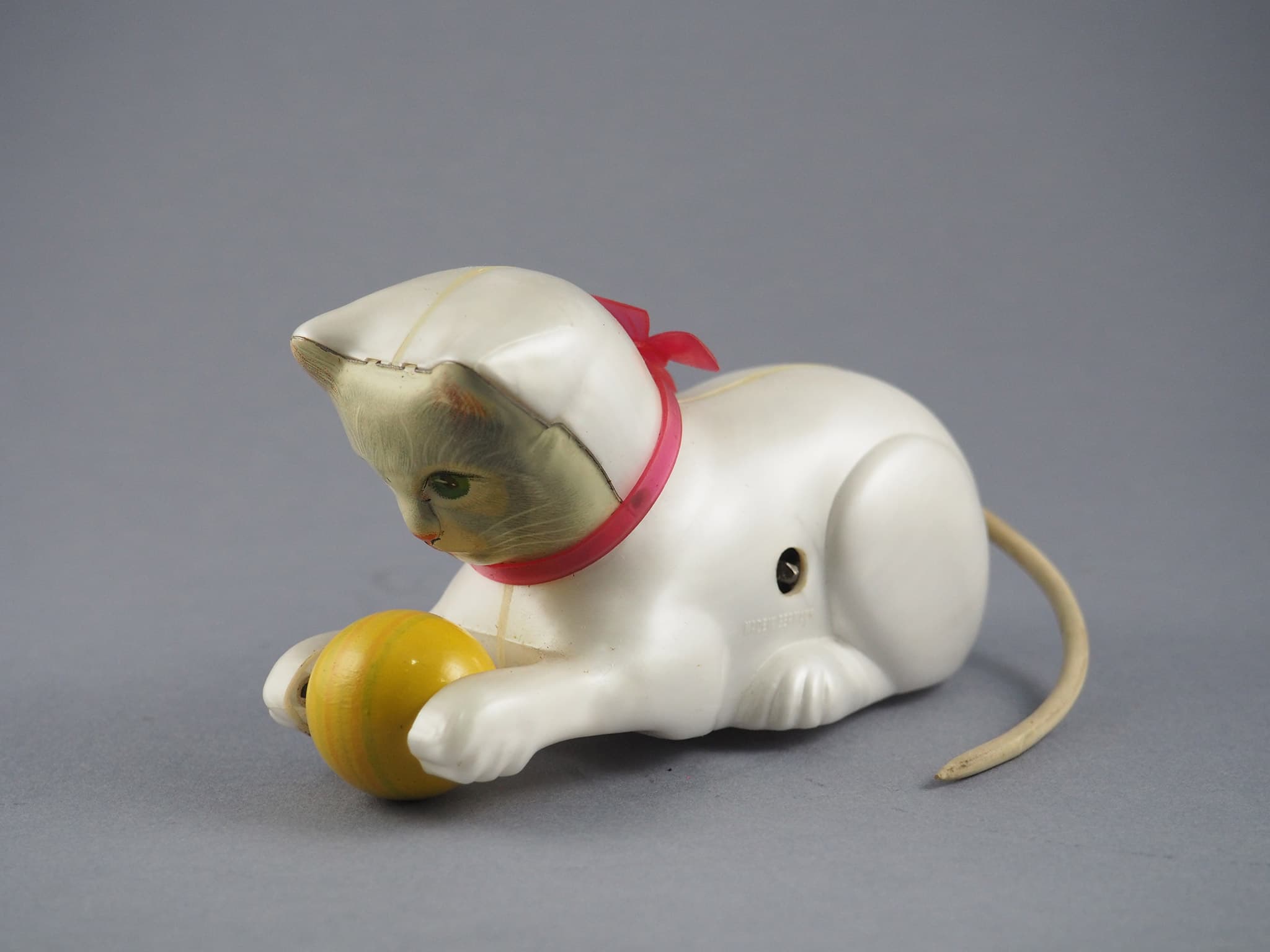 Rolling cat with ball
