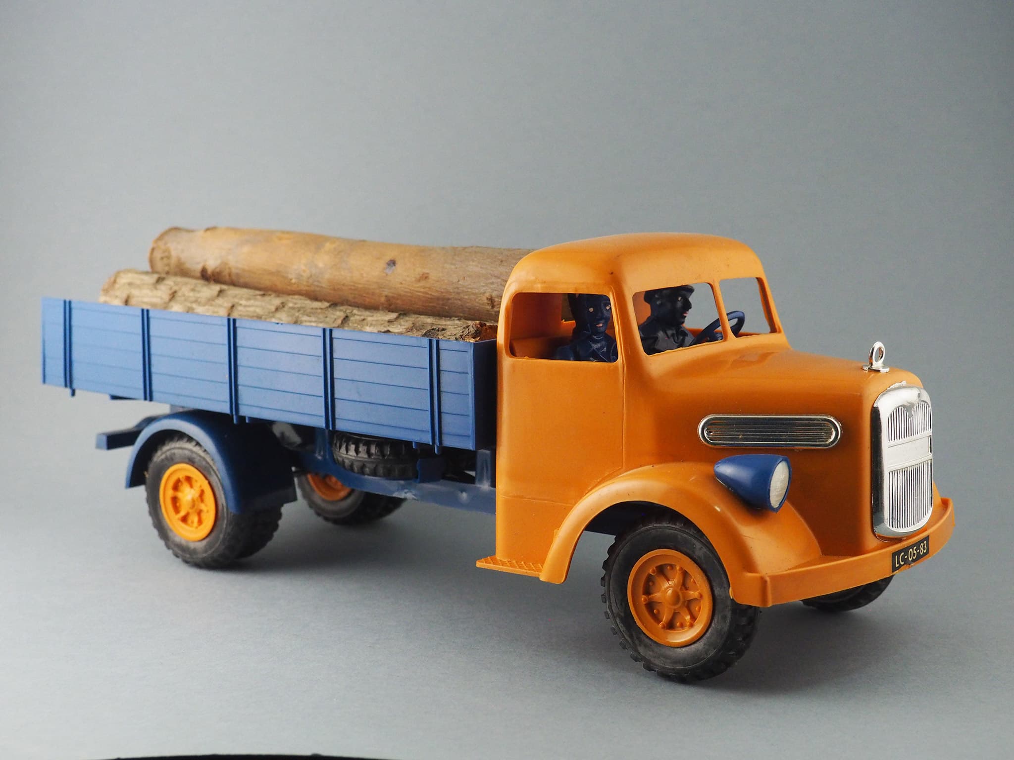 Camioneta com Toros, Man Logging Truck