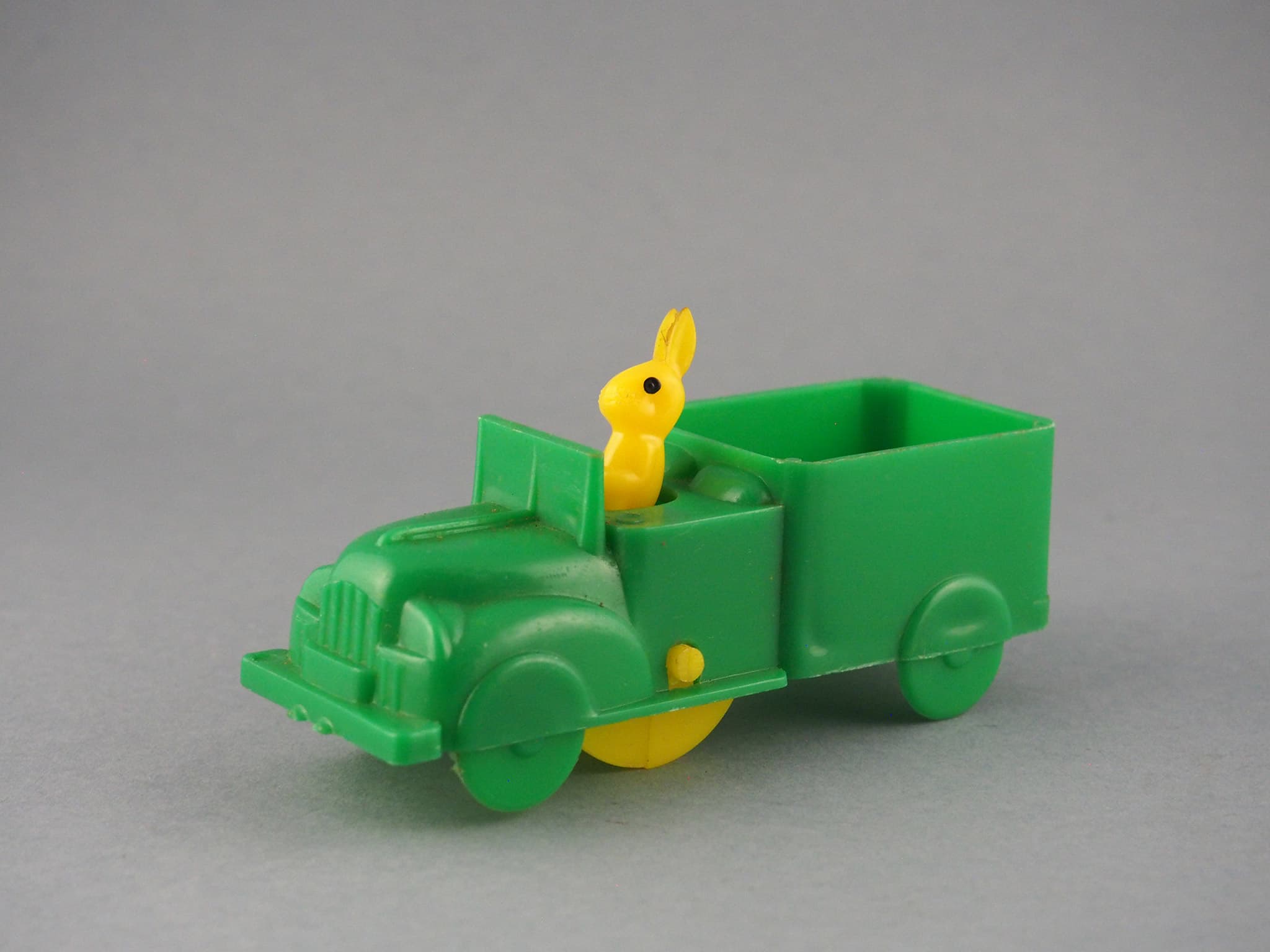 Camioneta com Coelho