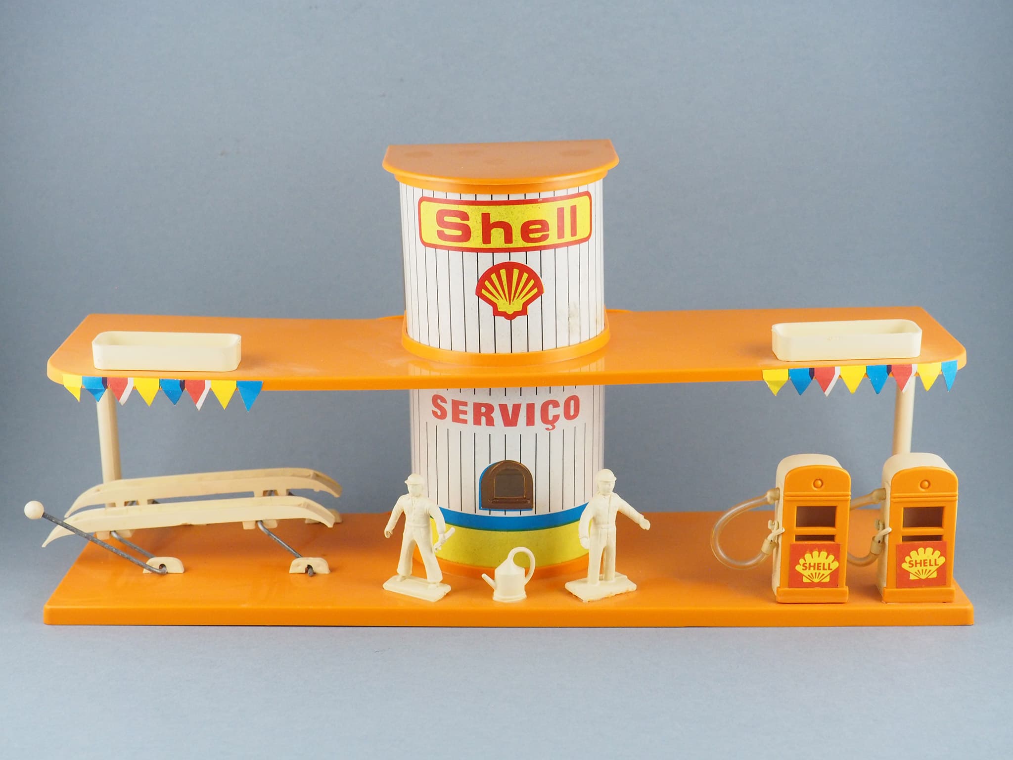 Estação de Serviço Service Station