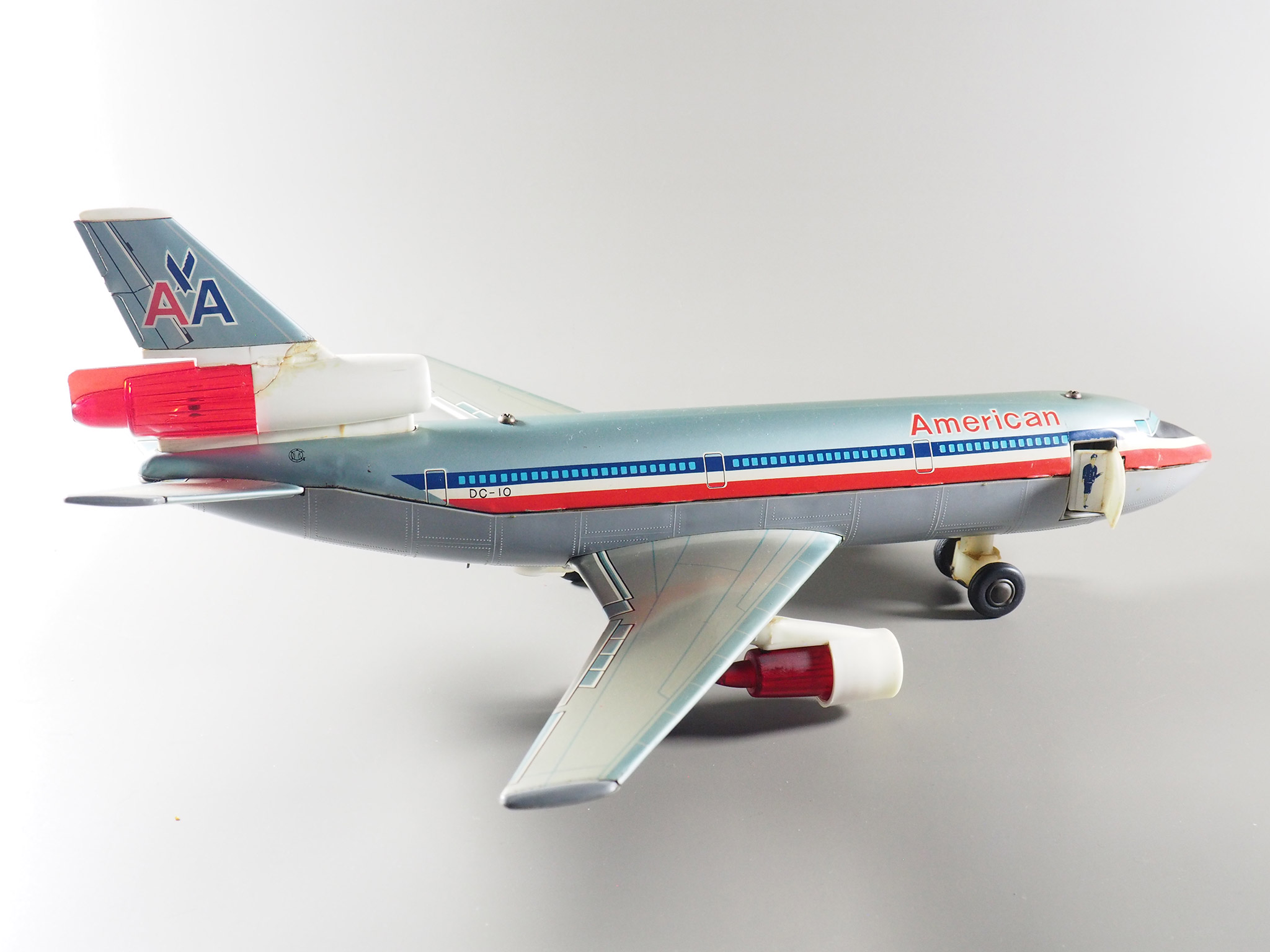 Jet Plane Douglas DC-10 photo 2