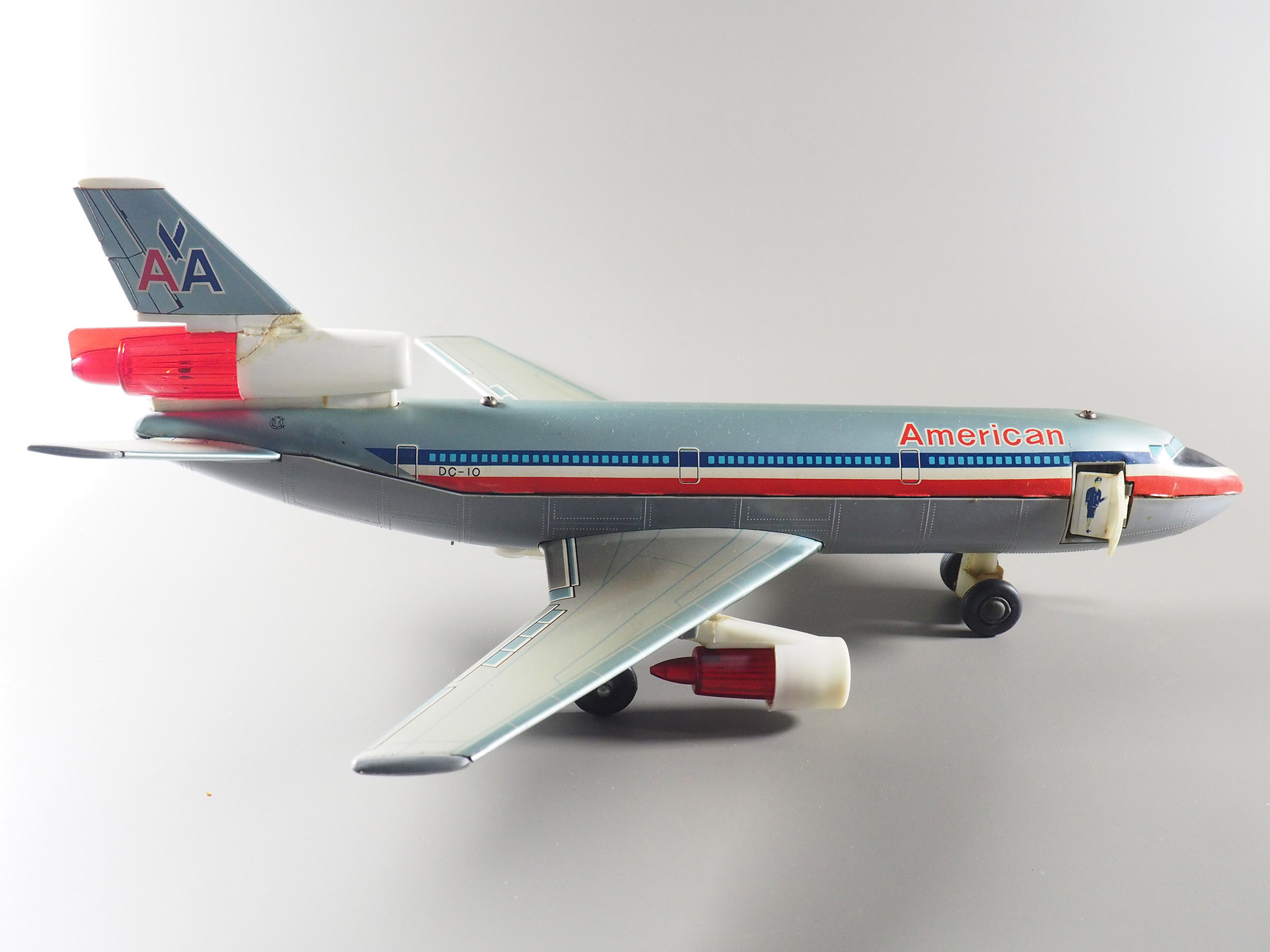 Jet Plane Douglas DC-10 photo 3